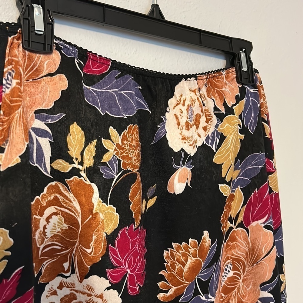 NWT Band of the Free Boho Floral skirt. Lace trim, black, red. Women’s size M. - Picture 6 of 8